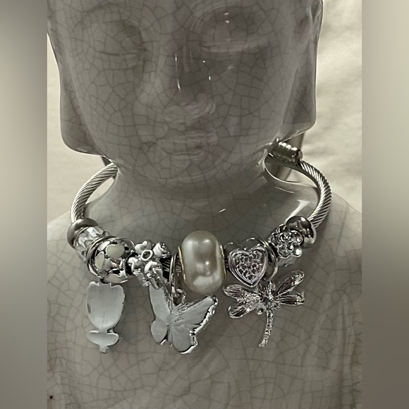 Stunning Butterfly and Dragonfly Snake Chain Charm Bracelet w/removable ends. - Picture 7 of 9